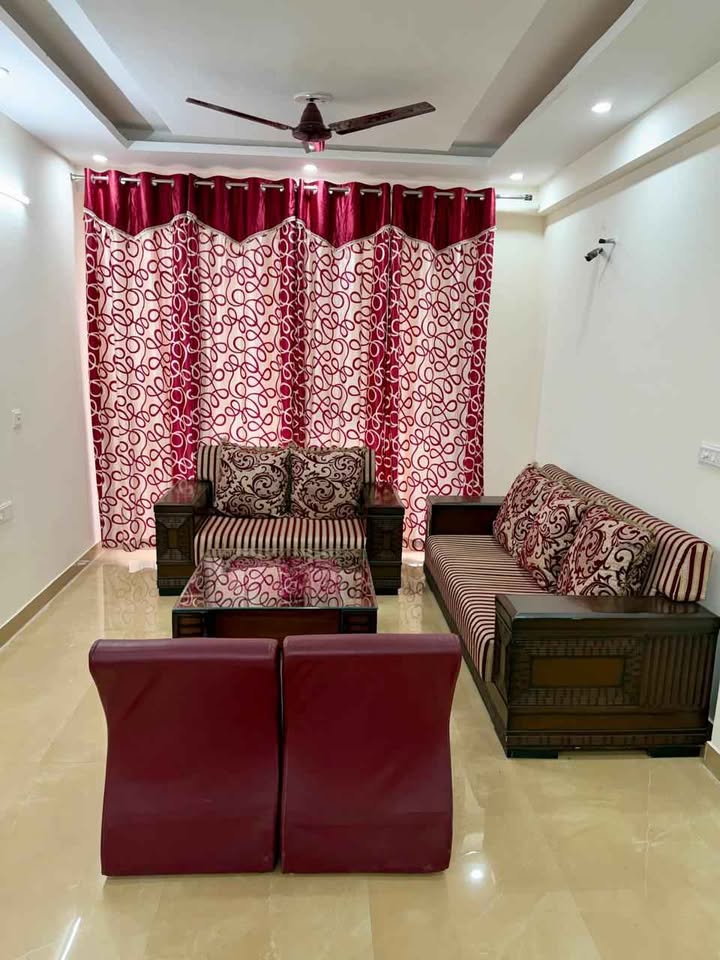 Family-Friendly 3 BHK Flat | 1550 Sq Ft